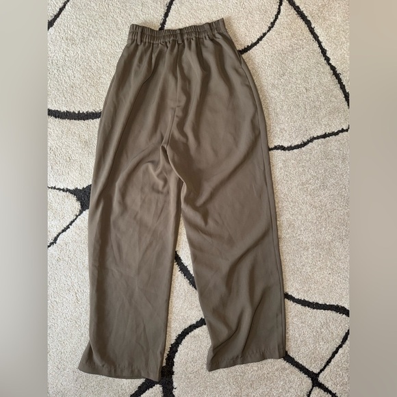 Straight High Waist Pleated Pants - Picture 4 of 6